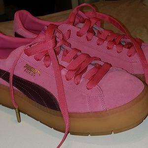 Pink suede Puma's